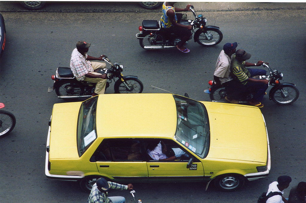 Такси в Дуале