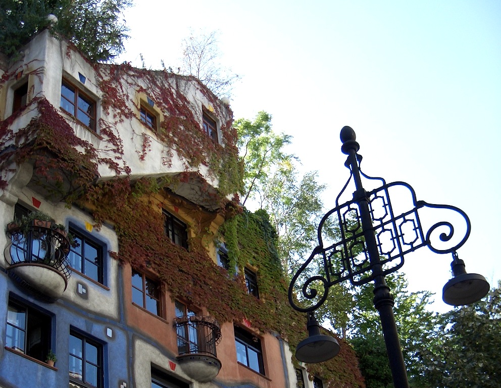 Дом Хундертвассера в Вене Дом Хундертвассера в Вене