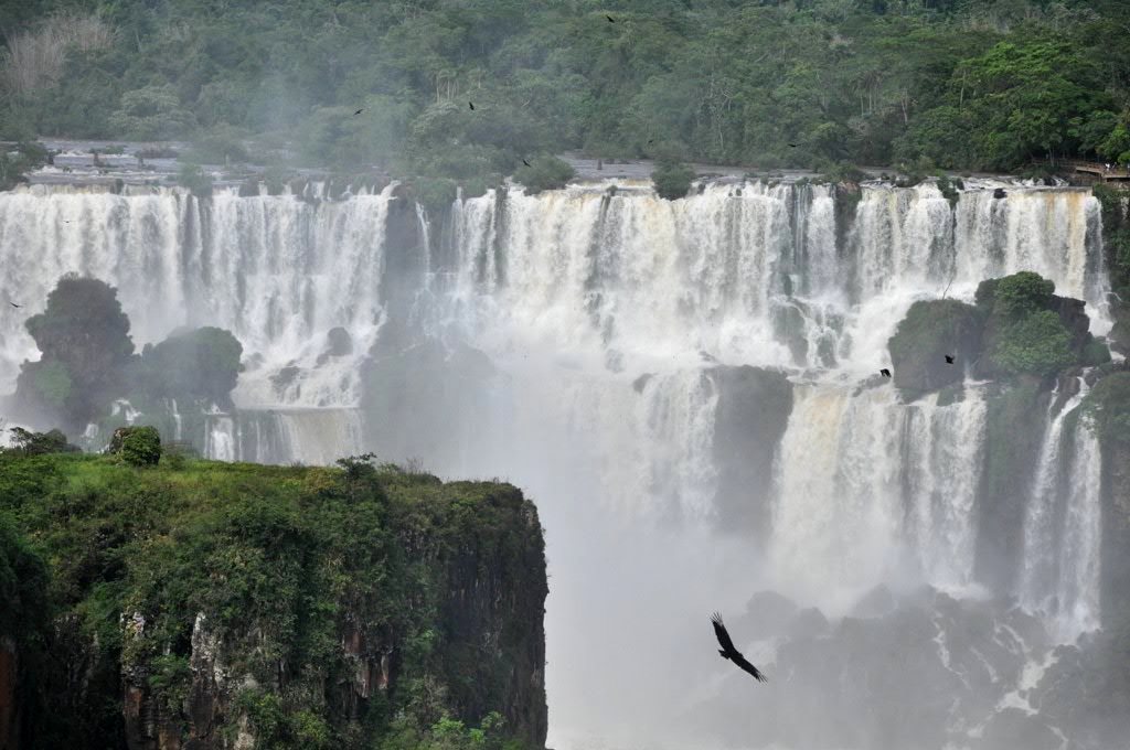 Вид на водопад с бразильской стороны