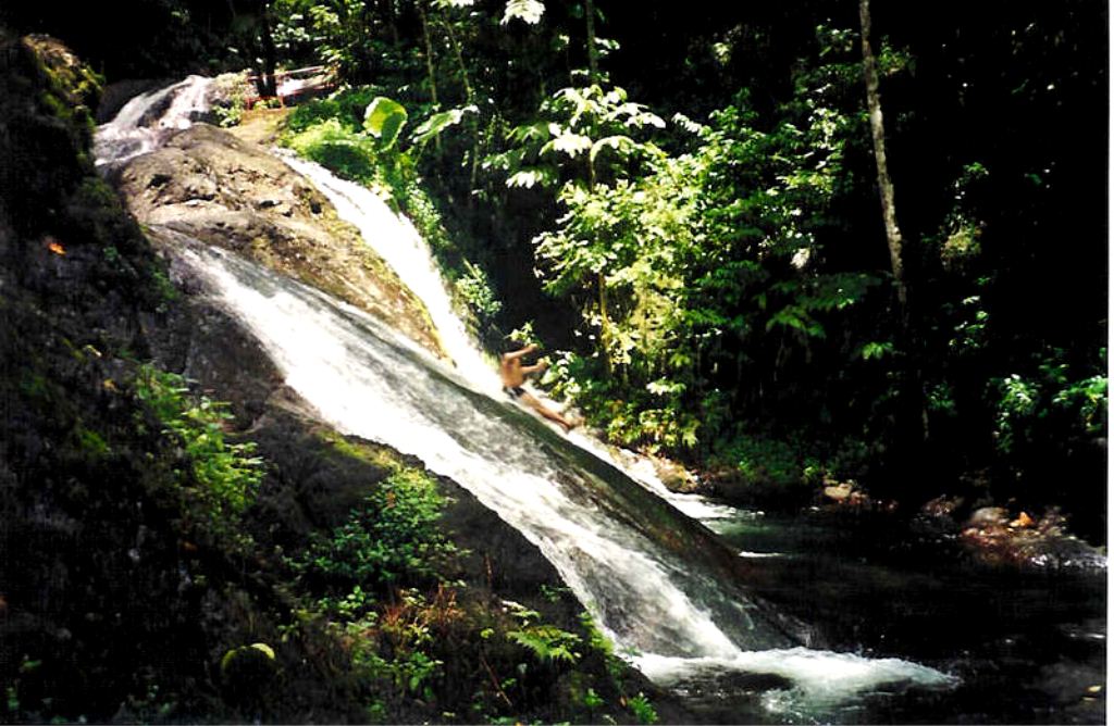 Небольшой водопад на Уполу Небольшой водопад на Уполу