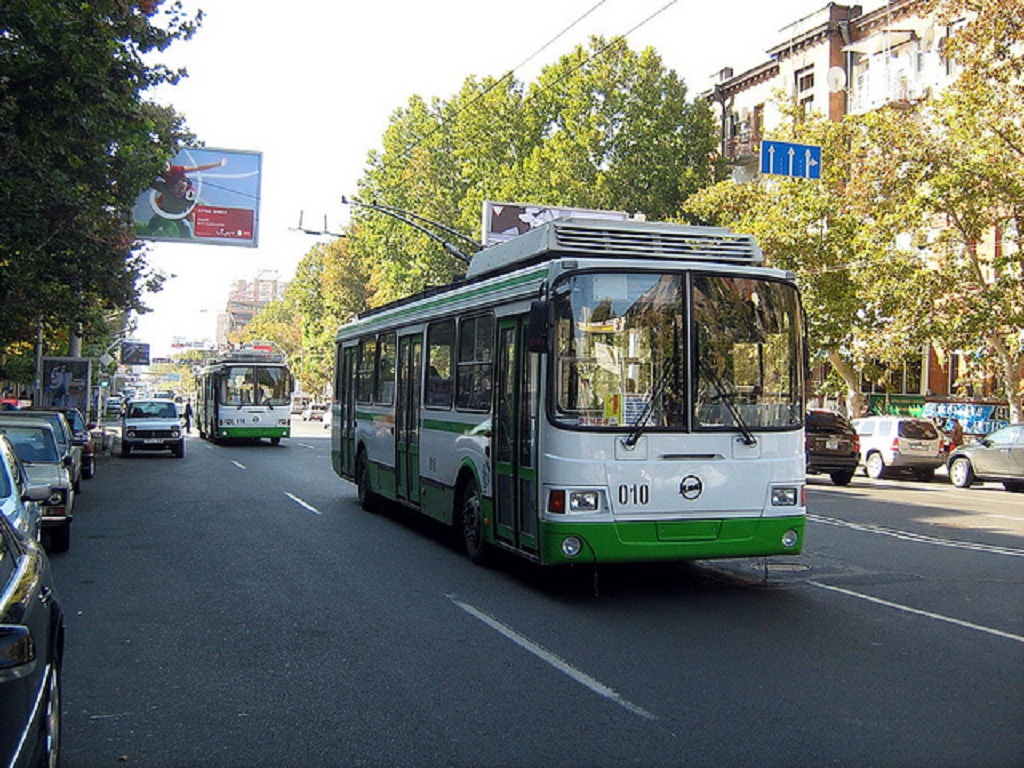 Общественный транспорт в Ереване
