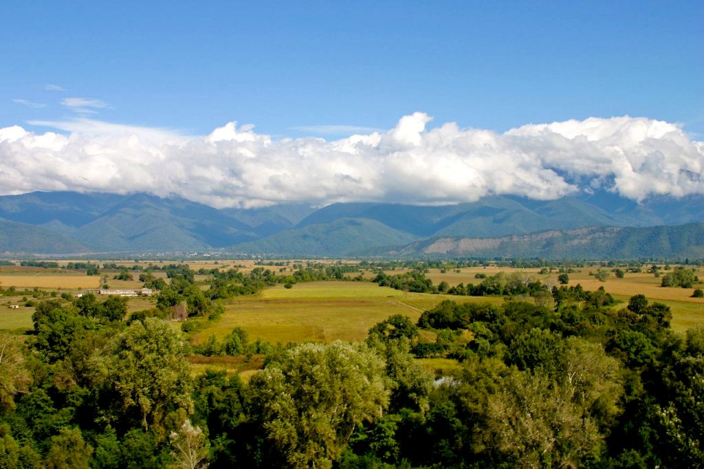 Вид на горы в Телави Вид на горы в Телави