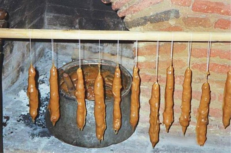 Грузинское лакомство «чурчхела» Грузинское лакомство «чурчхела»