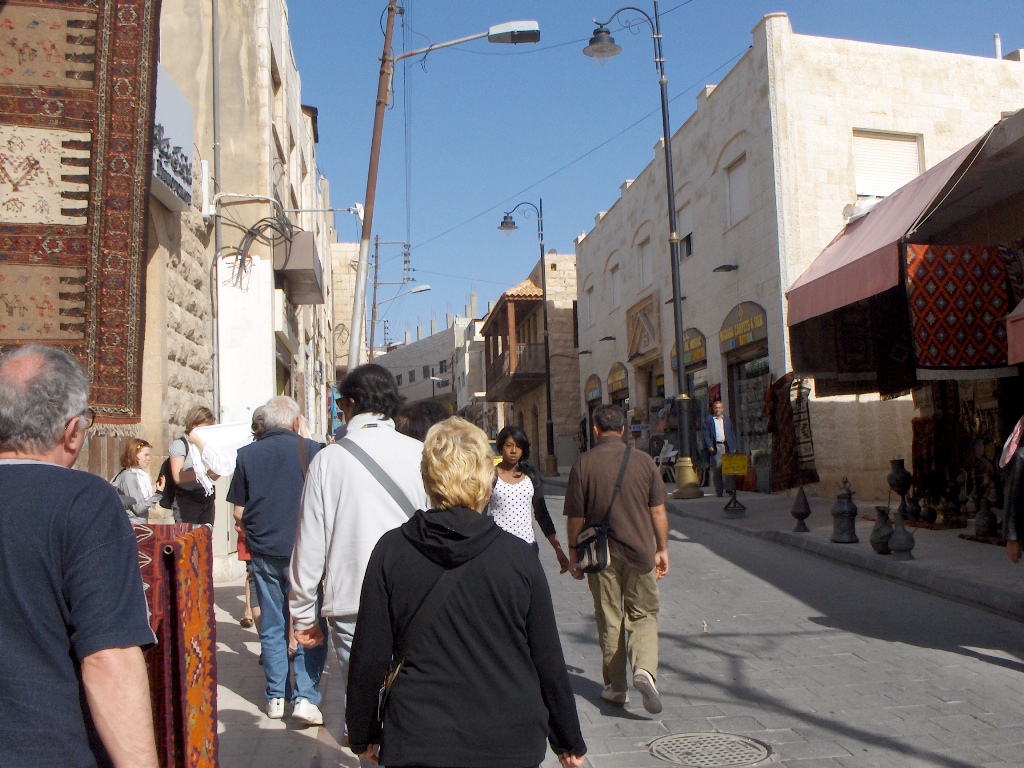 Жители и туристы Мадабы Жители и туристы Мадабы