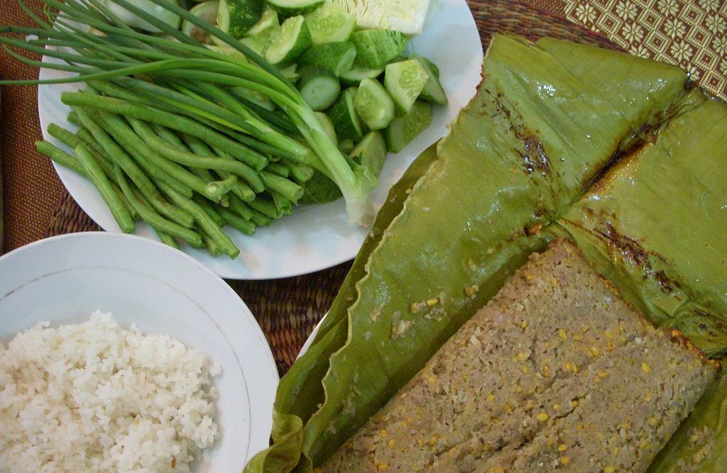 Рис и жареный прахок — блюдо в Сиануквиле