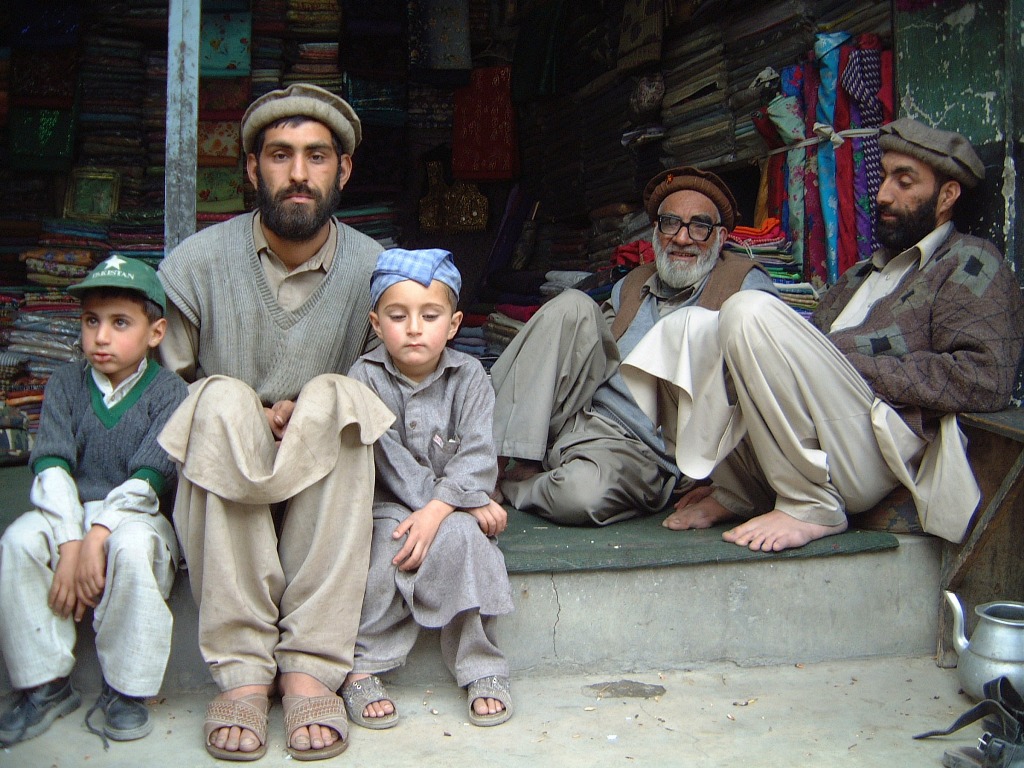 Местные жители Пакистана на базаре