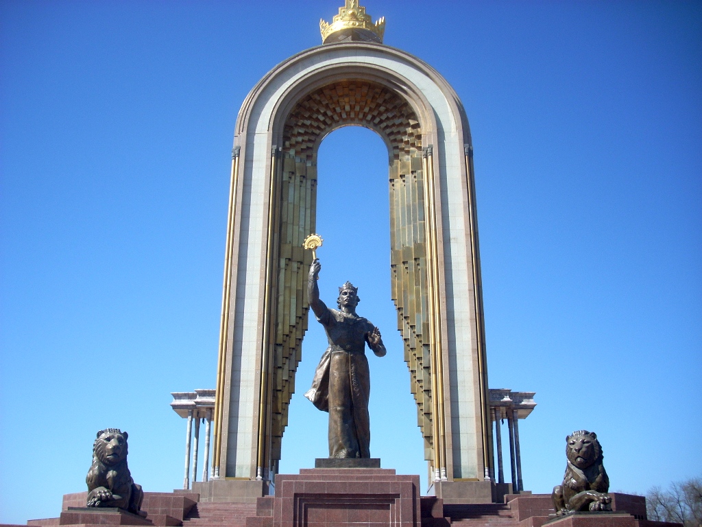 Памятник Исмаили Самани в Душанбе