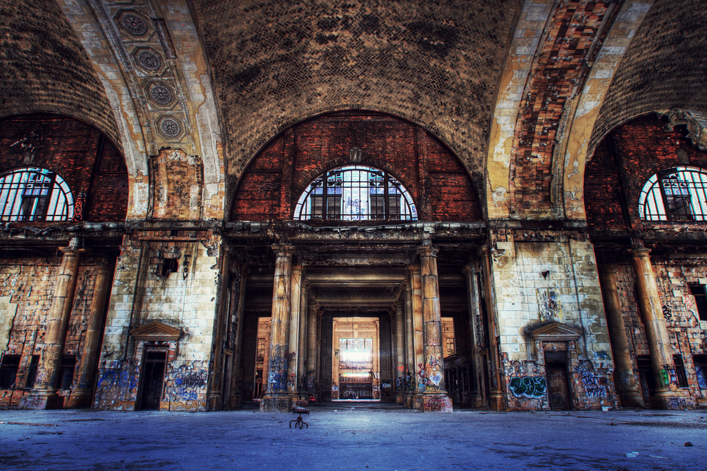 Michigan Central Station — железнодорожный вокзал в Детройте Michigan Central Station — железнодорожный вокзал в Детройте