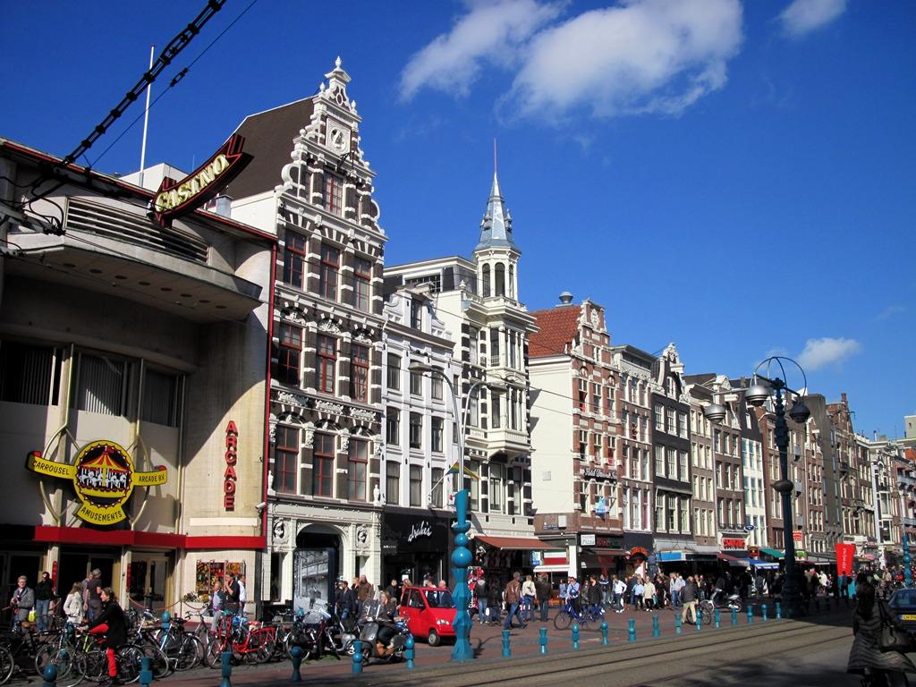 Главная улице Амстердама — Дамрак