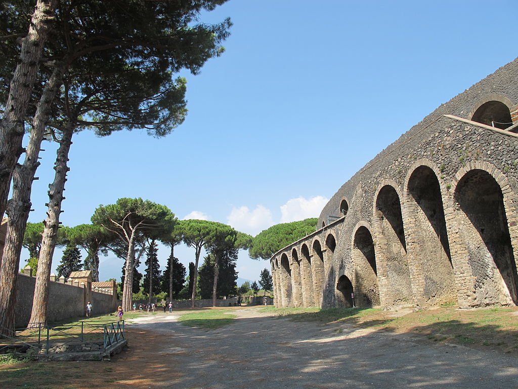 Театр в Помпеях Театр в Помпеях