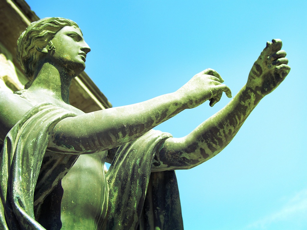 Сохранившаяся статуя на одной из вилл в Помпеях Сохранившаяся статуя на одной из вилл в Помпеях