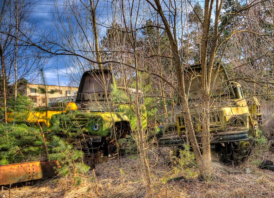 Заброшенные машины в Припяти Заброшенные машины в Припяти