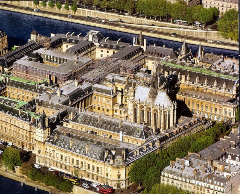 Сент-Шапель в Париже Сент-Шапель в Париже