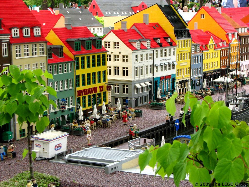 Конструкция из lego Конструкция из lego