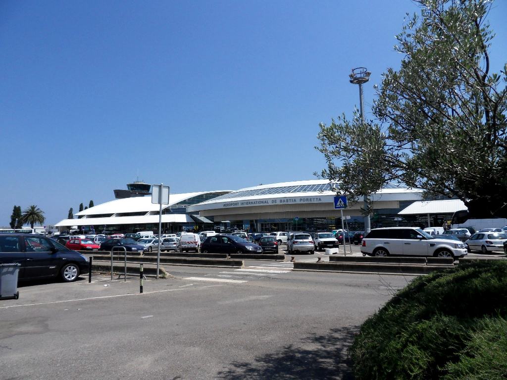Местный аэропорт Bastia Poretta в Бастии Местный аэропорт Bastia Poretta в Бастии