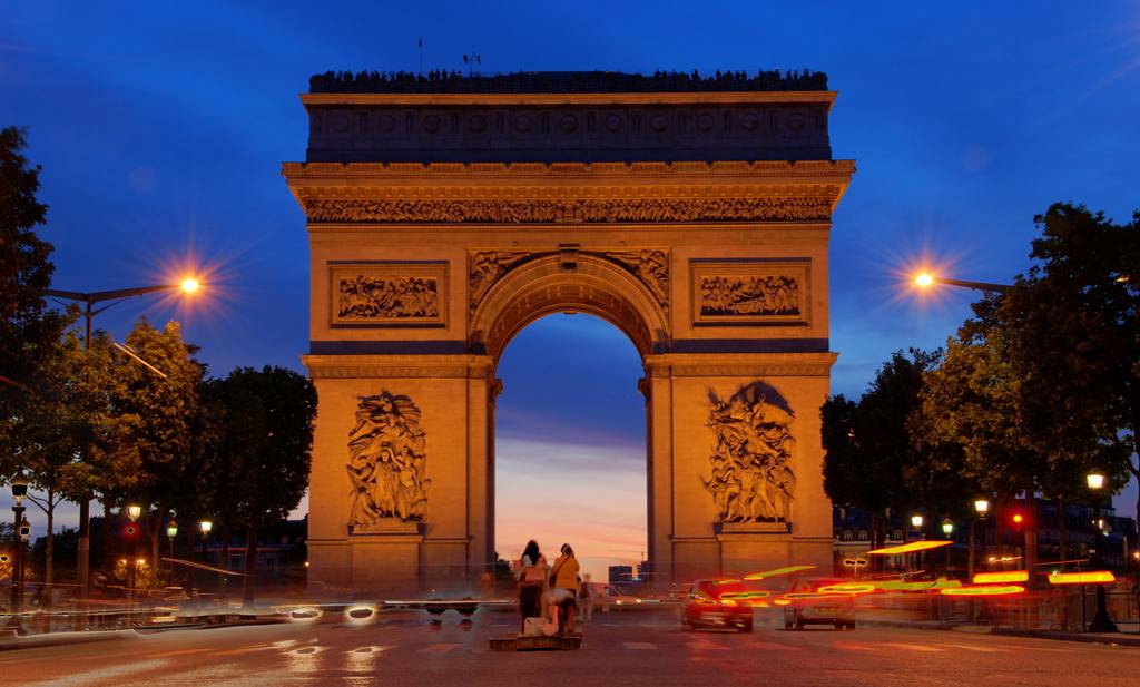 Триумфальная арка в Париже Триумфальная арка в Париже