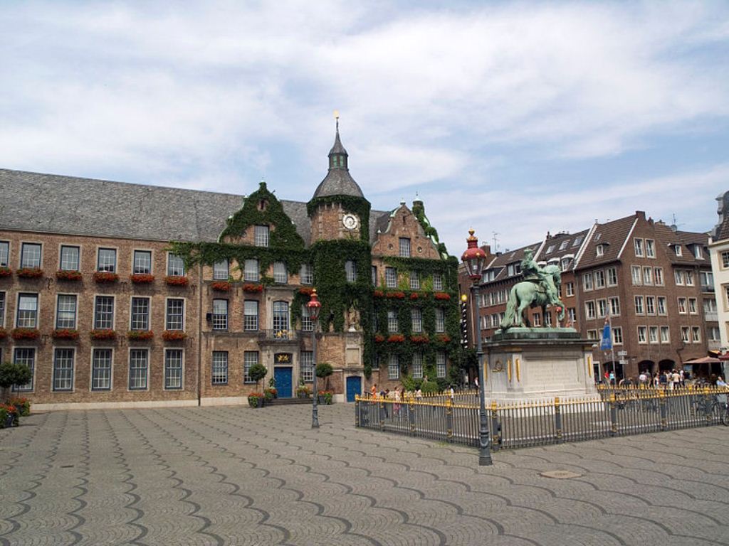 Рыночная площадь в Дюссельдорфе Рыночная площадь в Дюссельдорфе