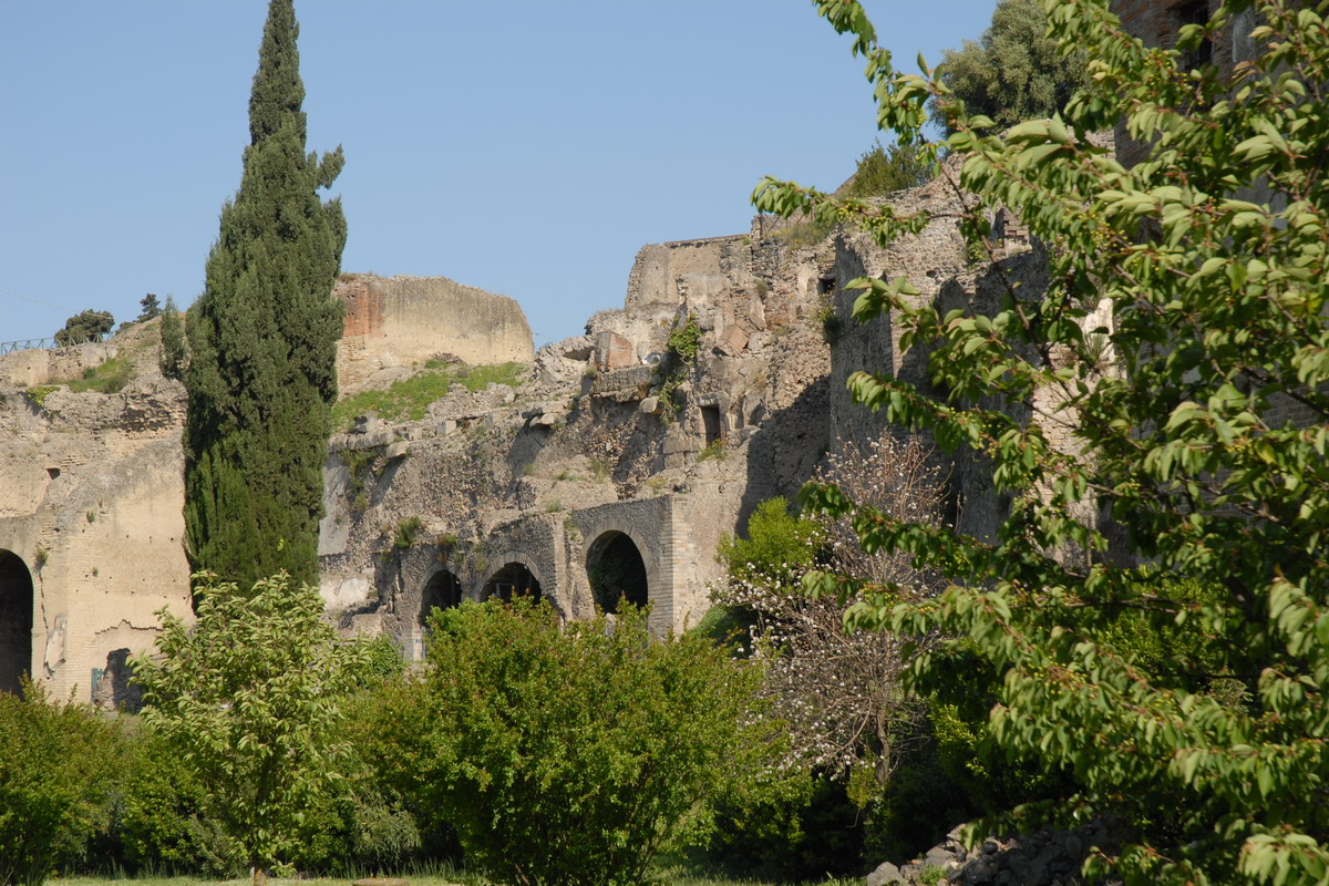 Руины Помпеи близ амфитеатра