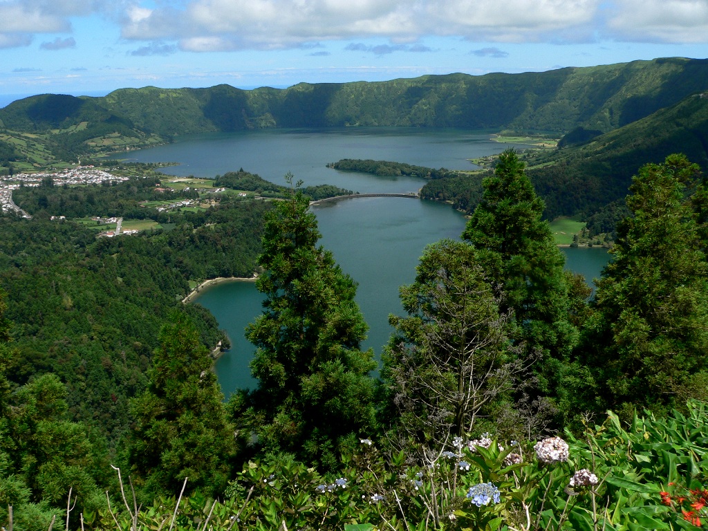Пейзаж Азорских островов Пейзаж Азорских островов
