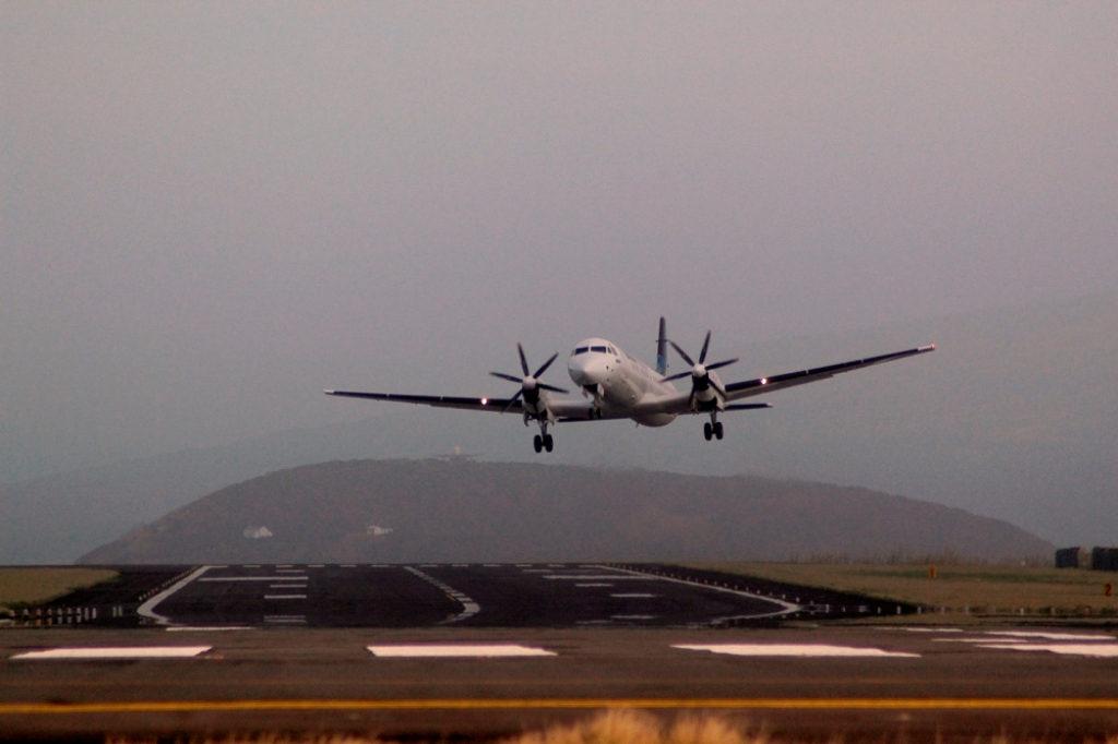 Приземленеи самолета на Азорские острова Приземленеи самолета на Азорские острова