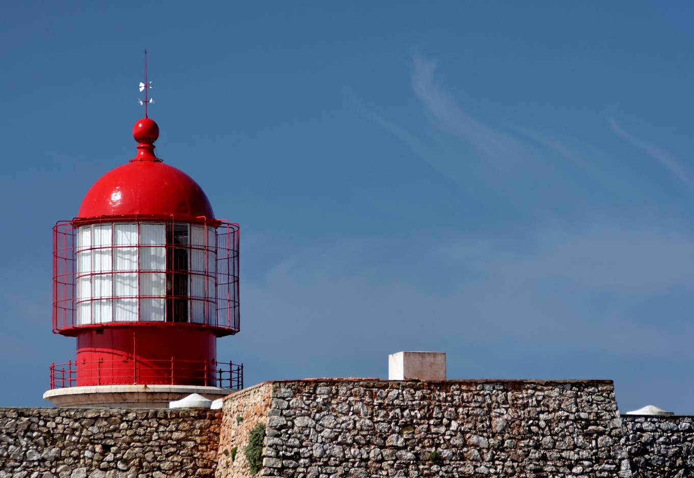 Маяк на побережье Атлантического океана Маяк на побережье Атлантического океана