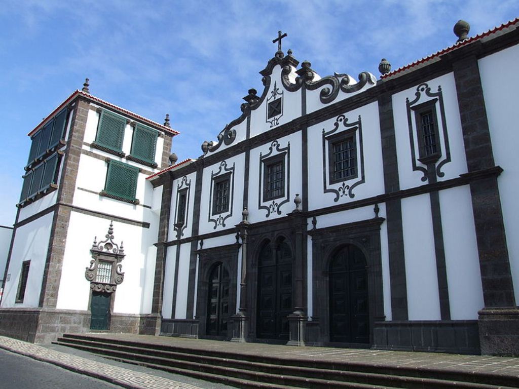 Церковь в Понта-Делгада Церковь в Понта-Делгада