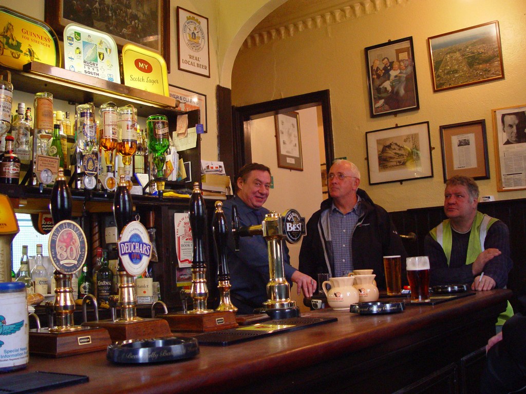Один из баров Эдинбурга Один из баров Эдинбурга