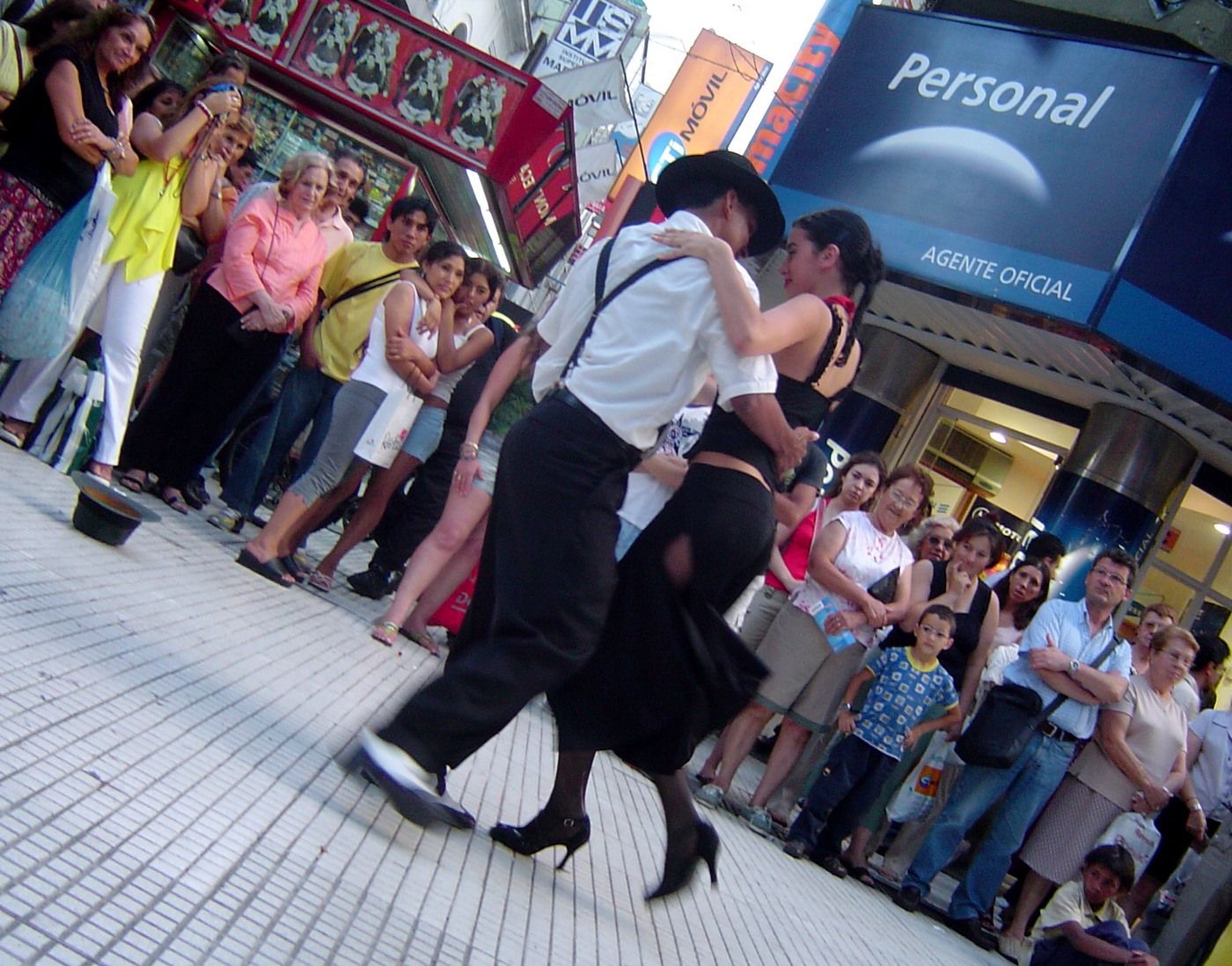Танго на улице Буэнос-Айреса