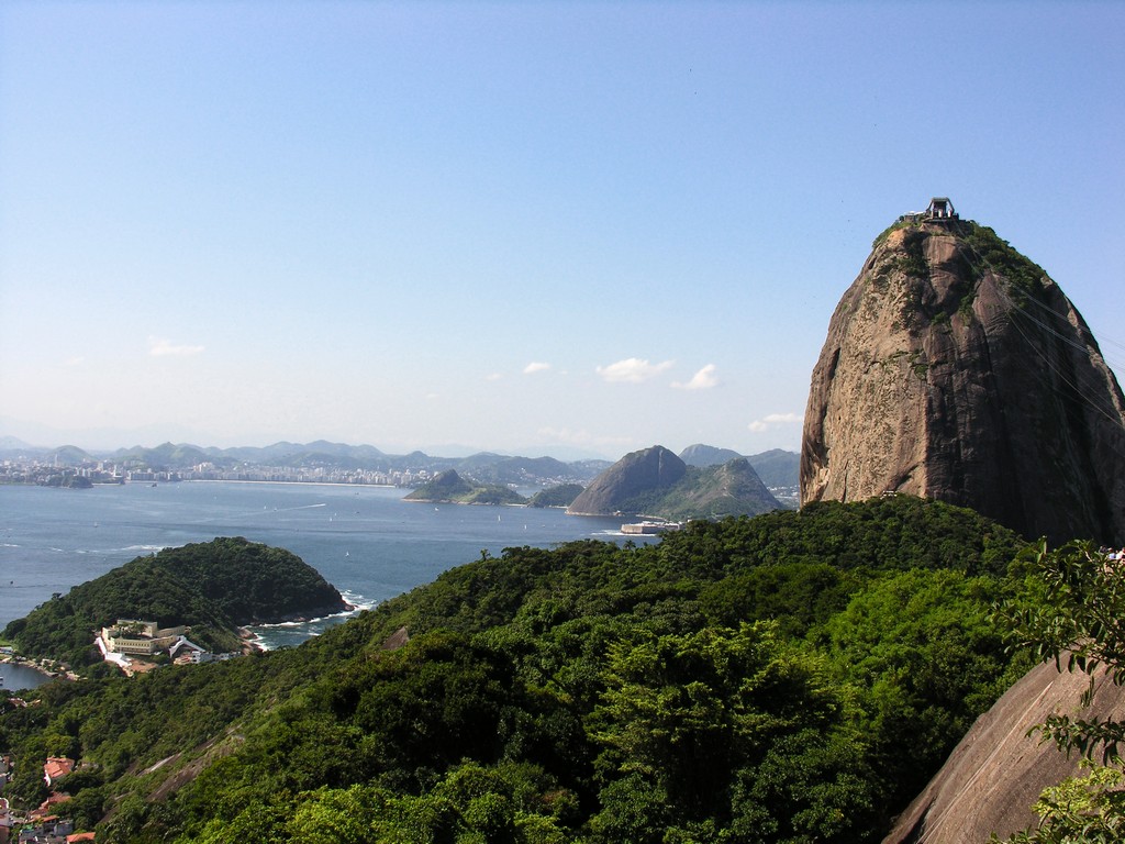Горы рядом с Рио-Де-Жанейро