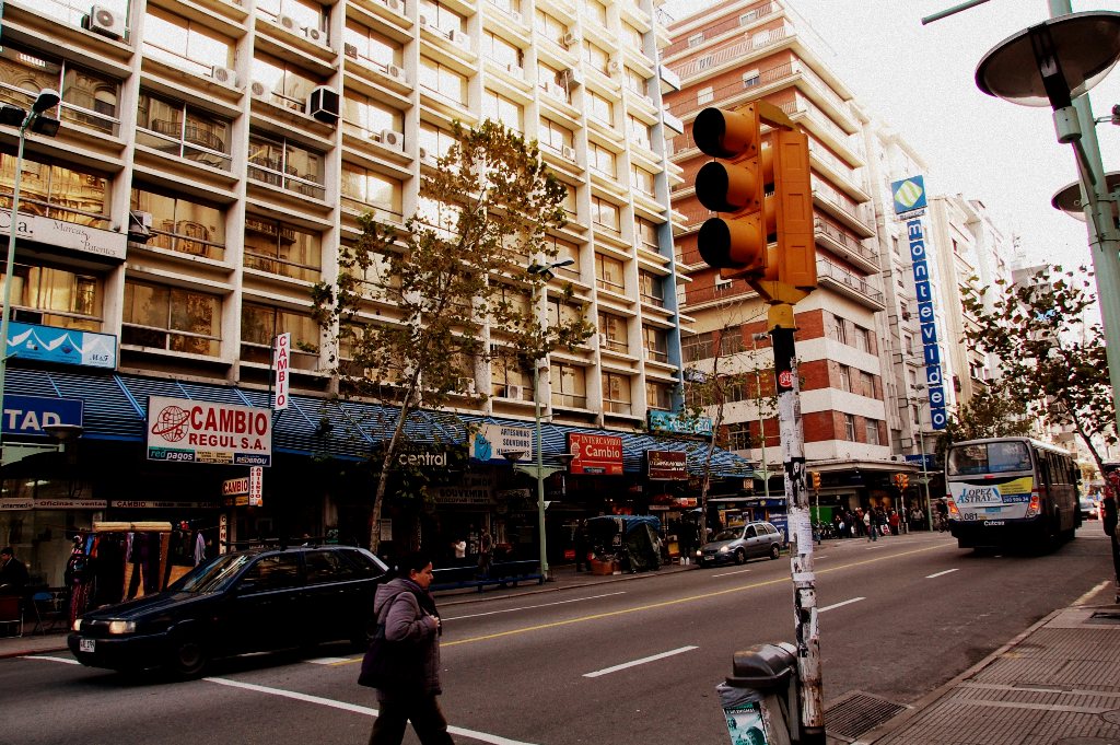 Одна из улиц Монтевидео Одна из улиц Монтевидео