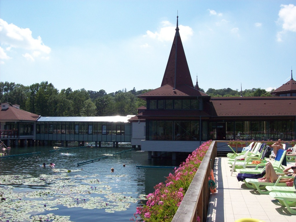 Курорт на озере Хевиз в Венгрии