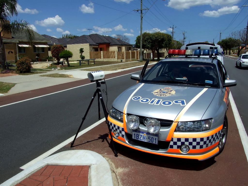 Полицейская машина с радаром
