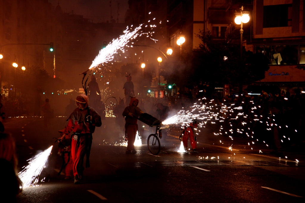 Огненный фестиваль Las Fallas в Валенсии