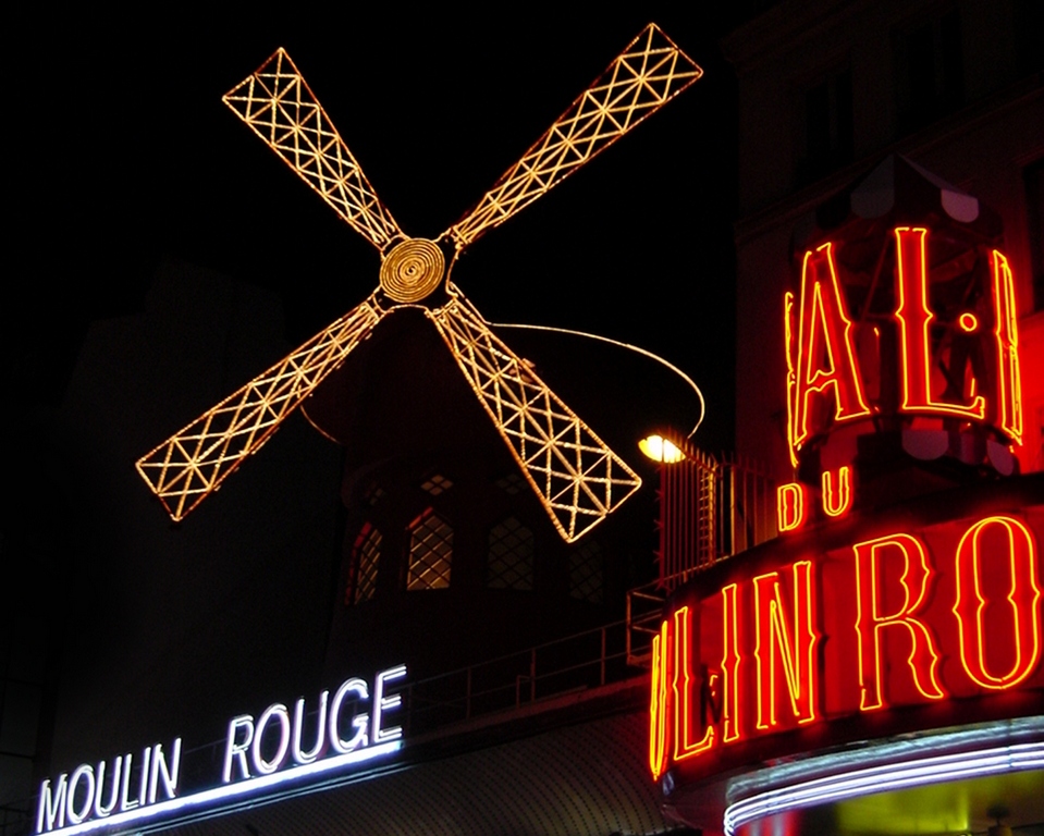 Прославленное кабаре Moulin Rouge 