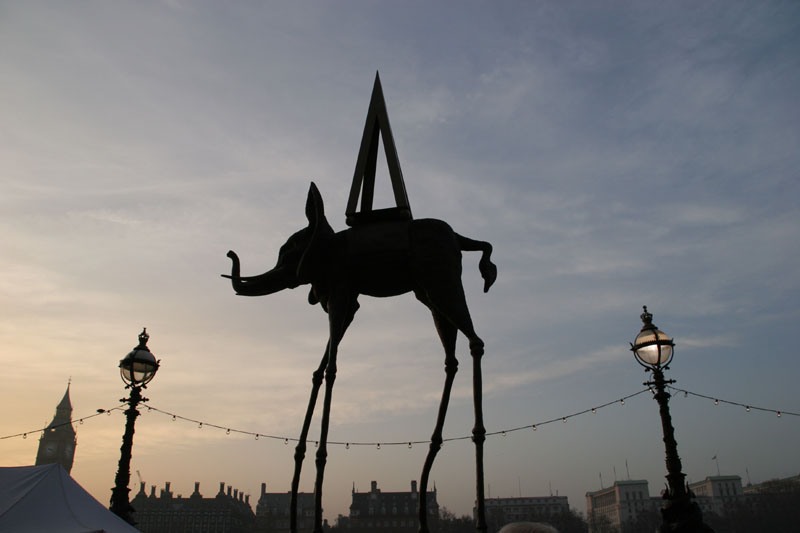 Необычный слон Сальвадора Дали Необычный слон Сальвадора Дали