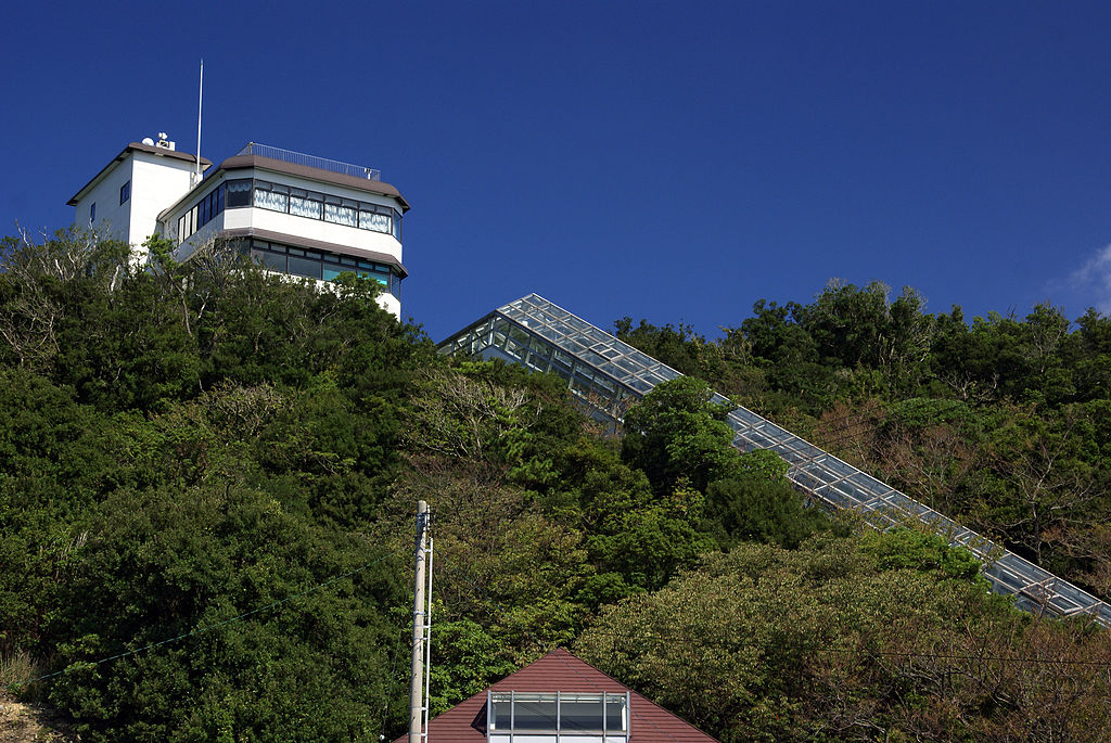 Необычный эскалатор в горах Необычный эскалатор в горах