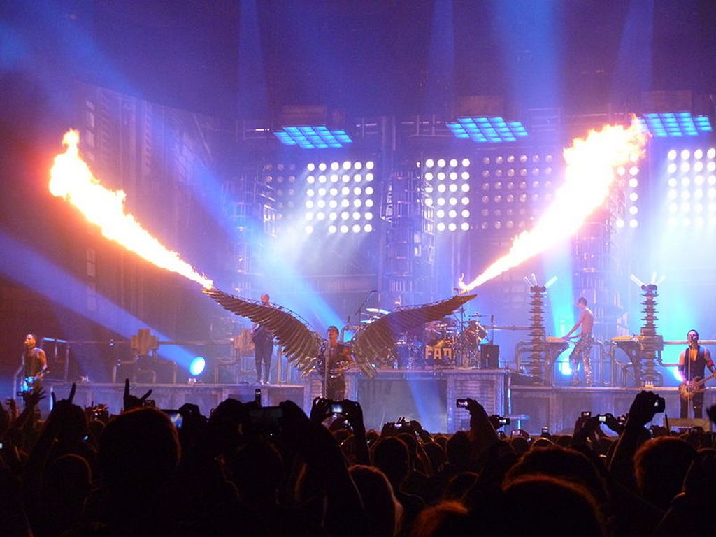 Огненное шоу Rammstein Огненное шоу Rammstein