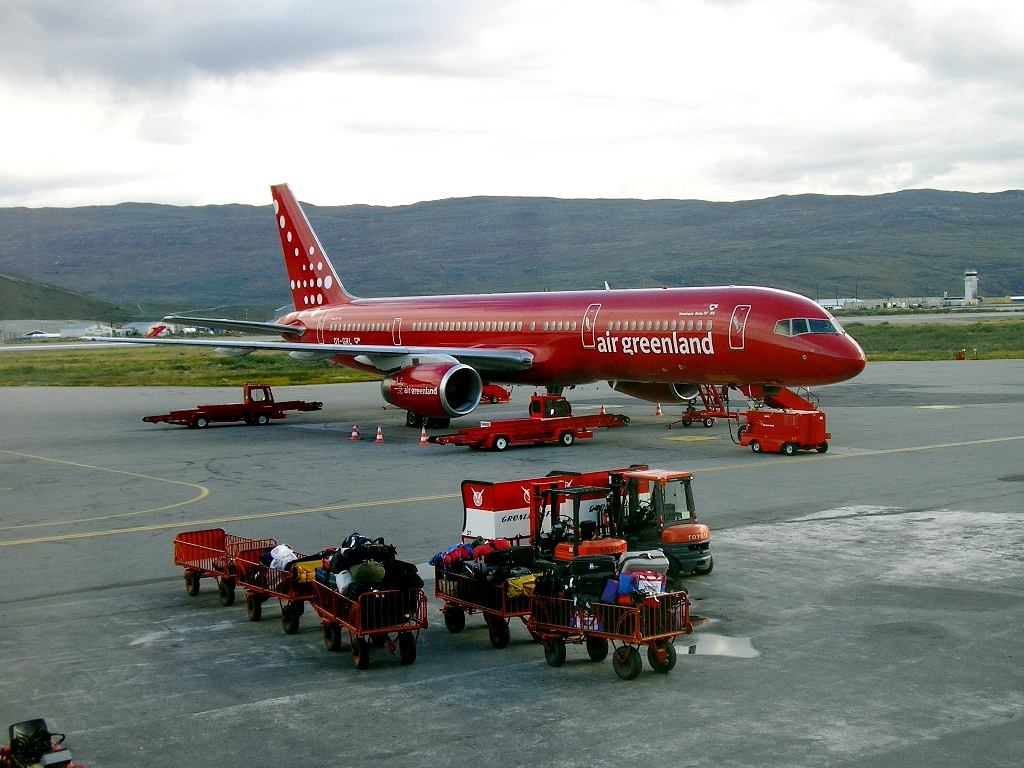 Самолет Национальной авиакомпании Air Greenland