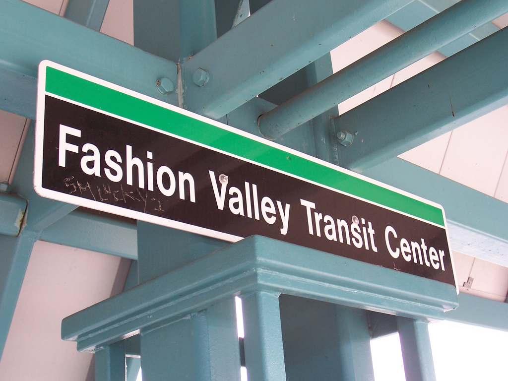 Указатель на торговый центр Fashion Valley в Сан-Диего