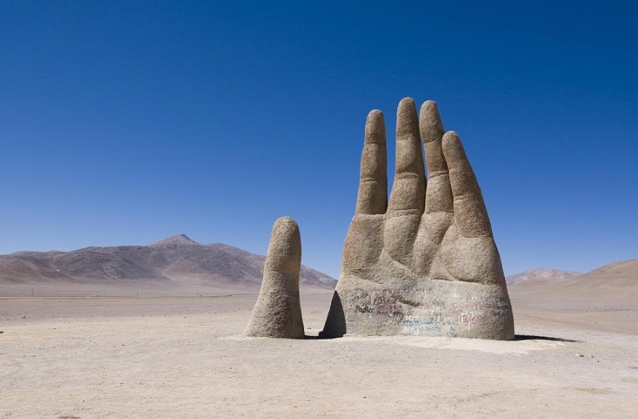 Mano de Desierto 15-samyh-udivitelnyh-art-obektov-15.jpeg