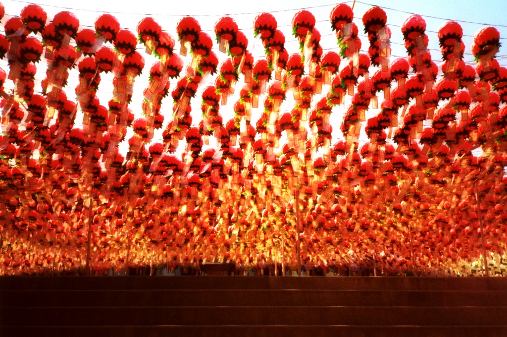 Фонарики — неотъемлемая часть празднования Дня рождения Будды в Южной Корее Фонарики — неотъемлемая часть празднования Дня рождения Будды в Южной Корее